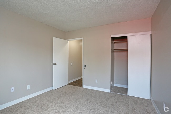 1BR, 1BA - 640 SF