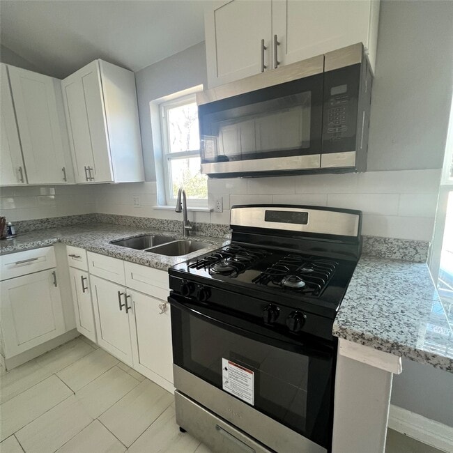 Building Photo - 3402 Chickering St