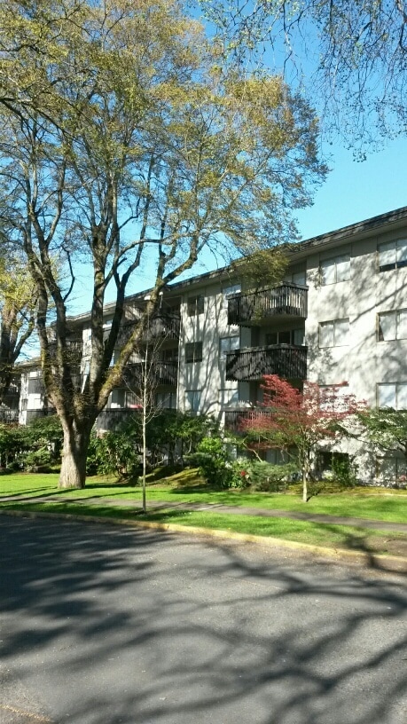 Building Photo - Elmwood Terrace