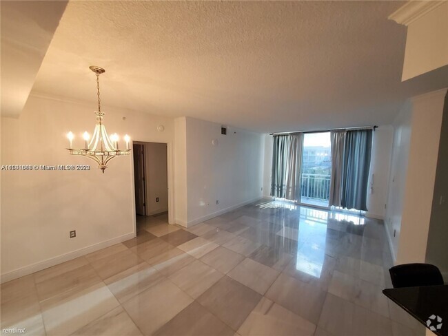 Building Photo - 2 br, 1.5 bath Condo - 2000 N Bayshore Dr ... Unit Apt 619