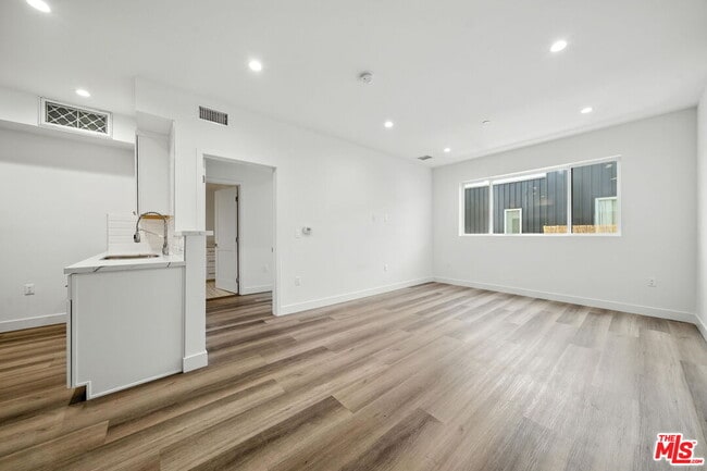 Photo - 627 N Dillon St Condo Unit 403