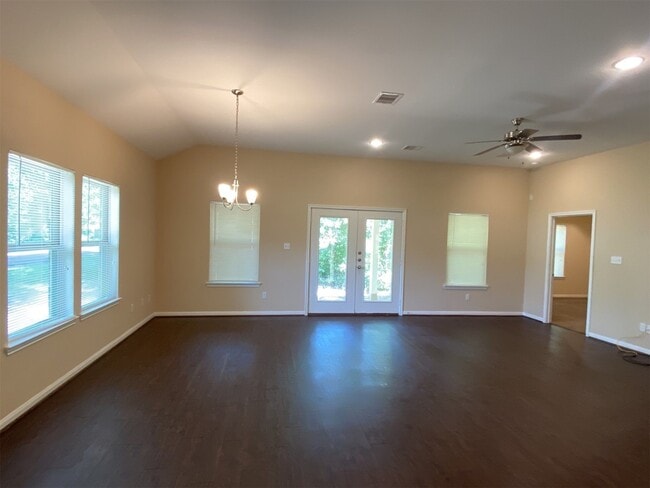 Photo - 618 Shady Lake Dr