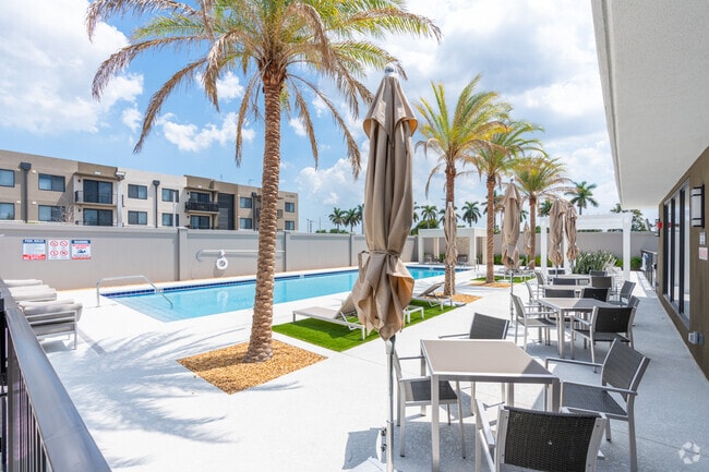 Piscina - Resia Biscayne Drive