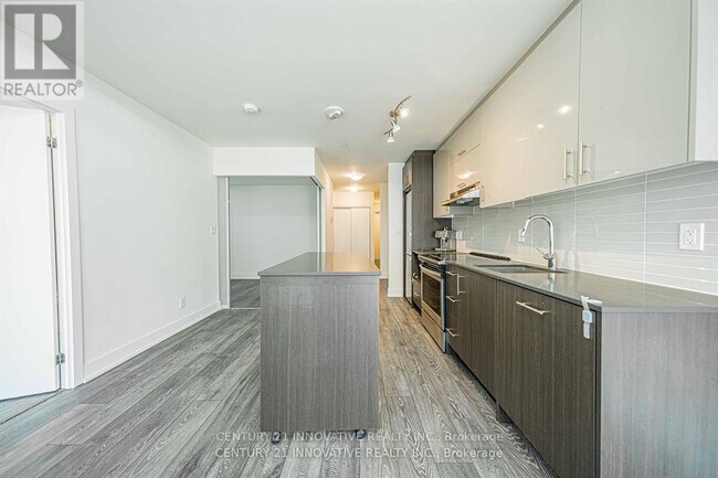 Photo - 180 Fairview Mall Dr Unit 517