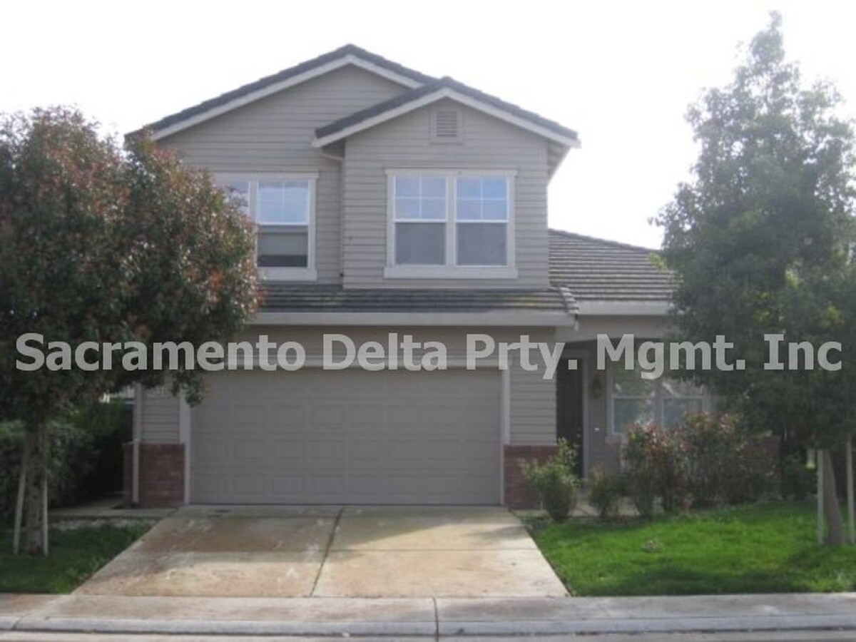 Beautiful Elk Grove home close to schools ... - Beautiful Elk Grove home close to schools ...