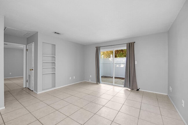 Photo - 1555 Green Briar Pkwy