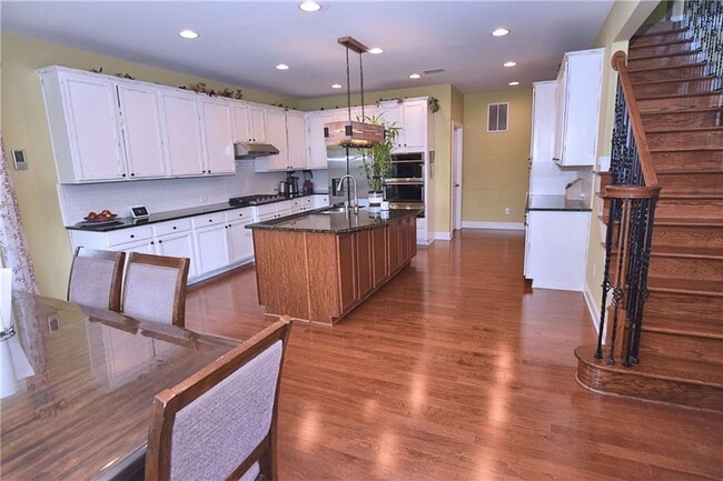 Photo - 3707 Guildhall Trail