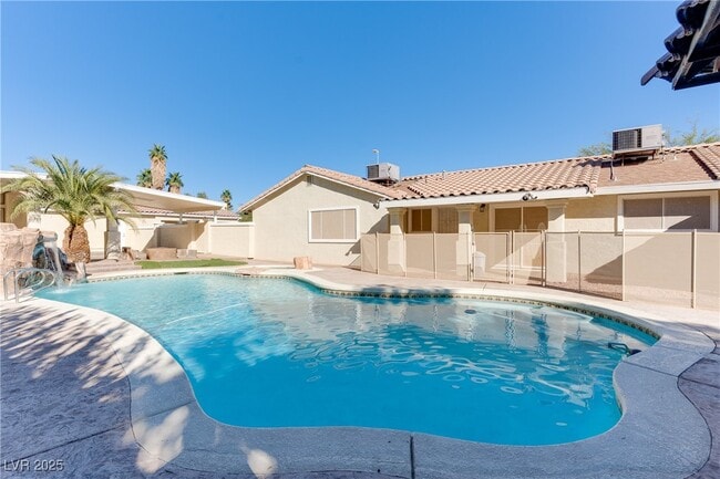 Photo - 2121 Rosanna St