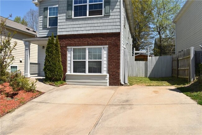 Building Photo - 315 Village Chase Rental