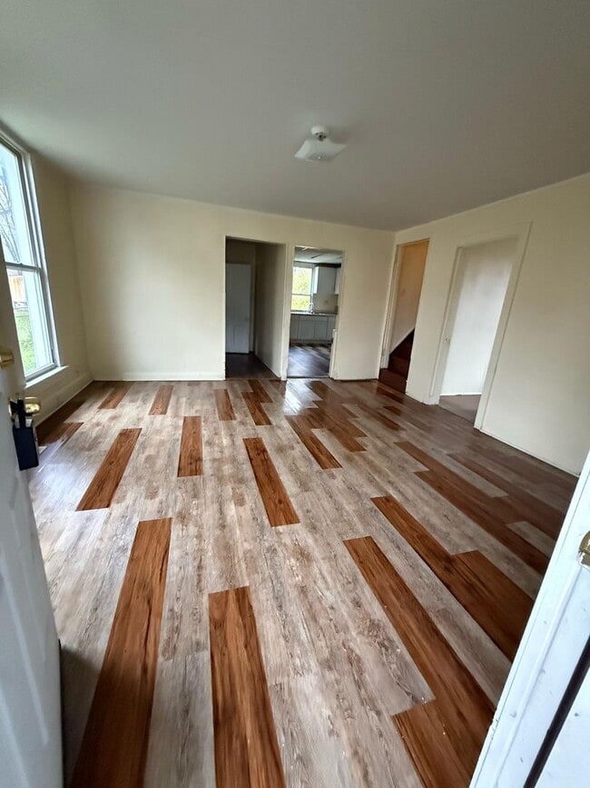 Photo - 3 bedroom house fenced yard