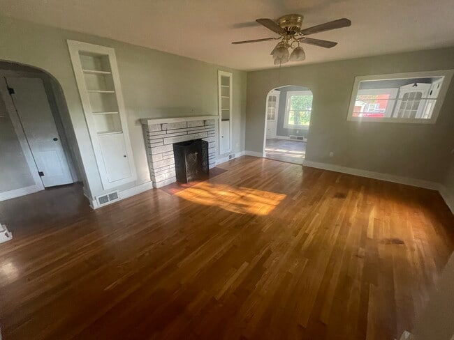 Photo - 221 Parkview Ave