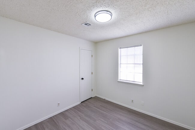 Photo - 512 Carson Rd