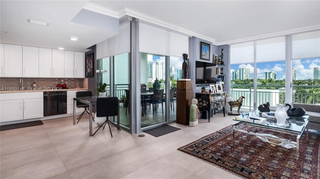 Photo - 2021 SW 3rd Ave Unidad 605