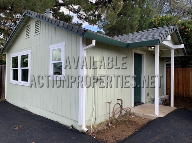 Photo - Central Rosville Home- 1 Bed, 1 Bath House - Appliances Included