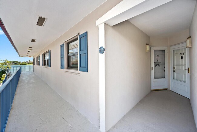 Photo - 755 Saturn St Unit D205