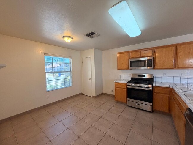 Photo - NW Bakersfield home!