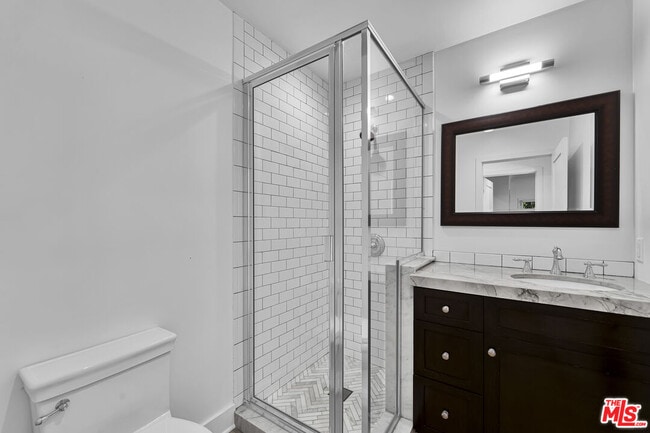 Photo - 918 N Genesee Ave