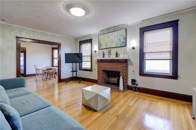 Building Photo - 131 Washington Ave Unit 2