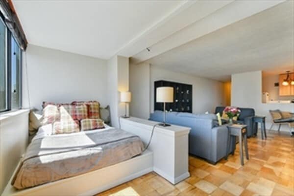 Photo - 2 Hawthorne Pl Unit 14L