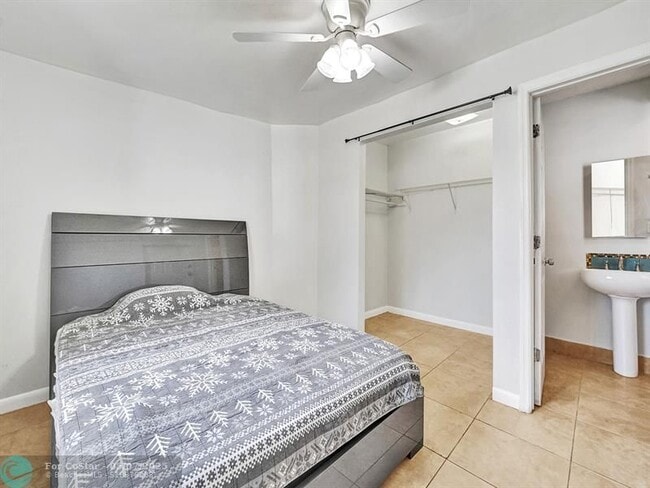 Photo - 2640 NE 10th Ave