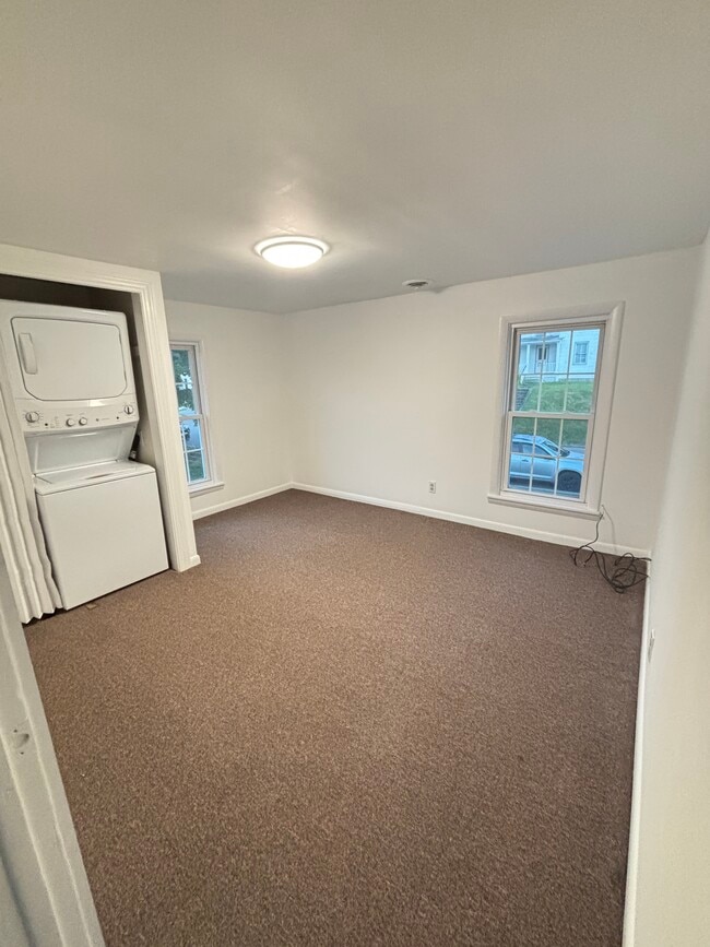 Dormitorio con lavadora - 257 W 1st St Unidad 257 W First Street