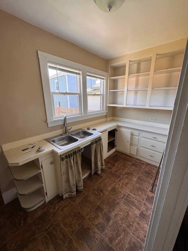 Photo - Bremerton Two Bedroom House for rent! Fully Fenced Yard, Available 06/10!