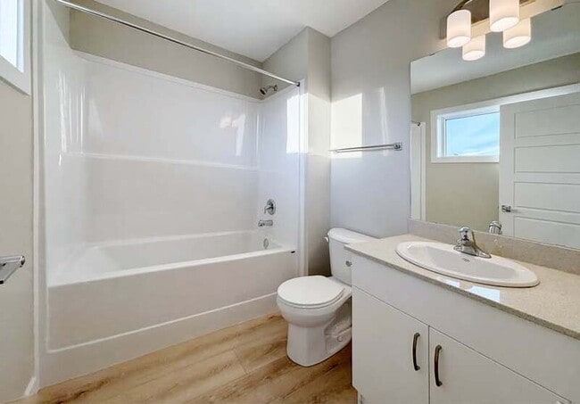 Photo - 20724-20742 42 Avenue NW