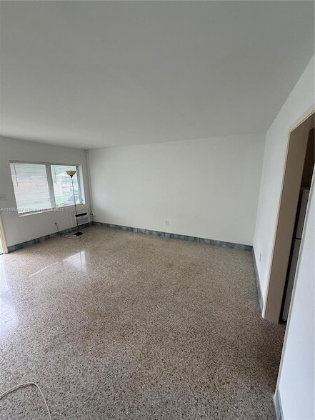 Photo - 301 SW 9th St Unidad 2