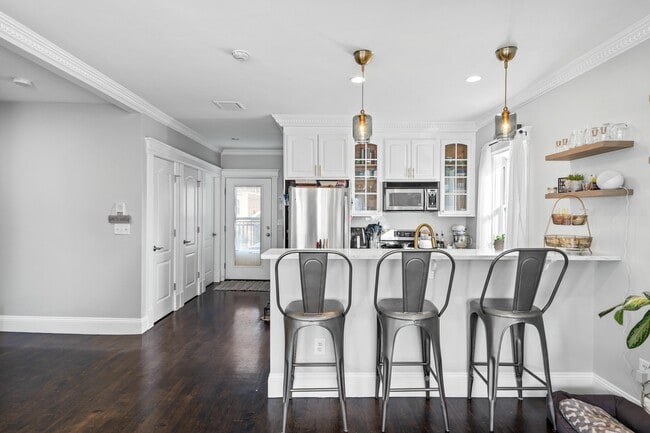 Photo - 174 W 9th St Unit 3