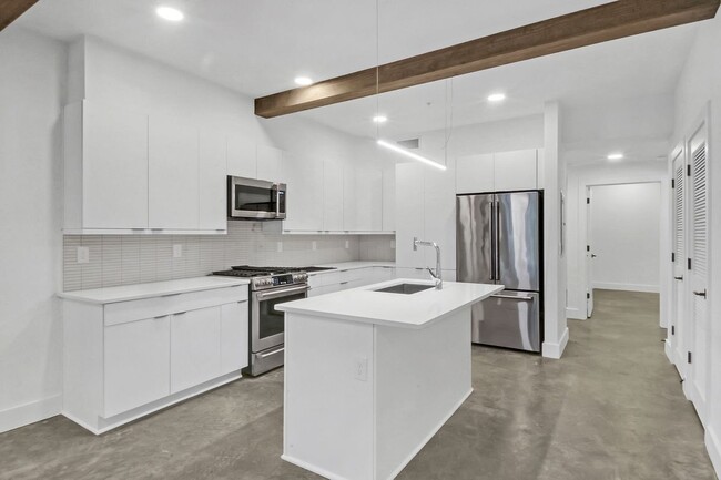 Building Photo - 346 Peters St SW Rental