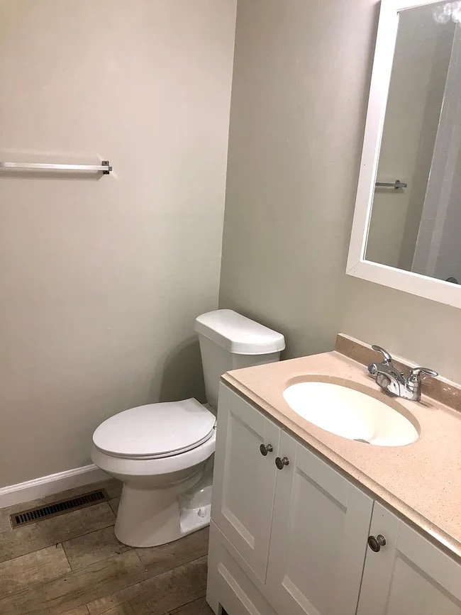 Photo - 2211 Hubert St