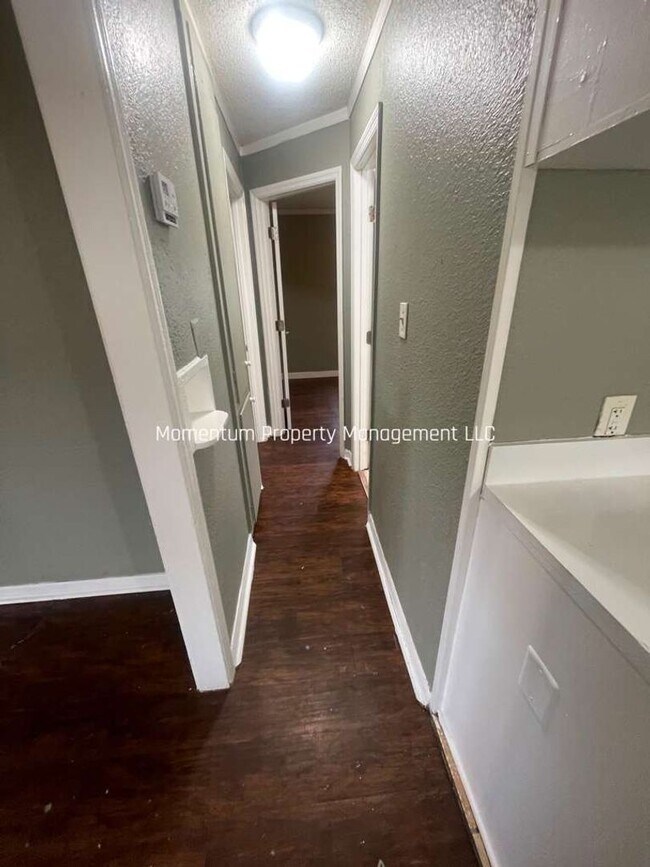 Photo - 1124 N Brunnell Pkwy