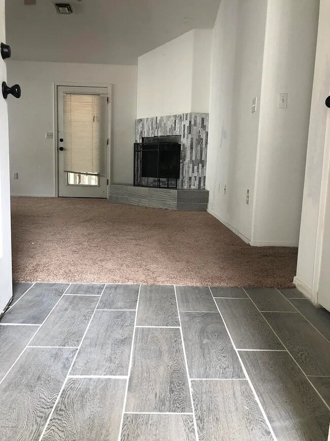 271 S 16th Ave