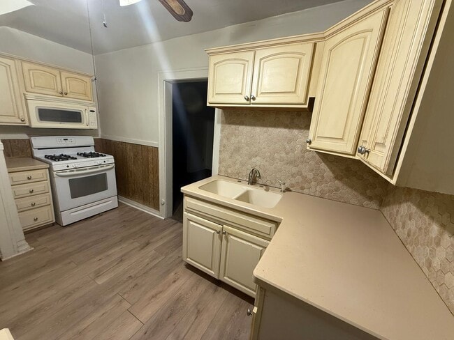 Photo - 3bd Single Lee/Harvard Vouchers Only