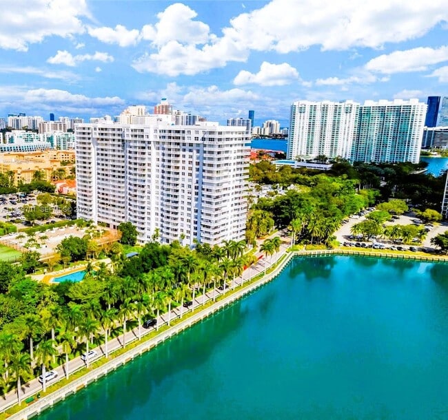 Building Photo - 2851 NE 183rd St Unit 905E