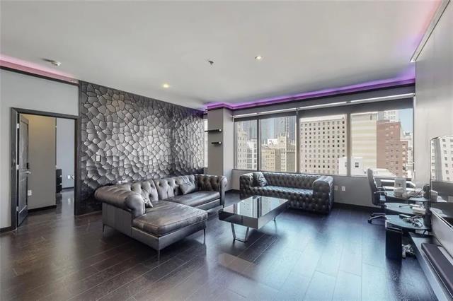 Building Photo - 1200 Main St Unit 1511