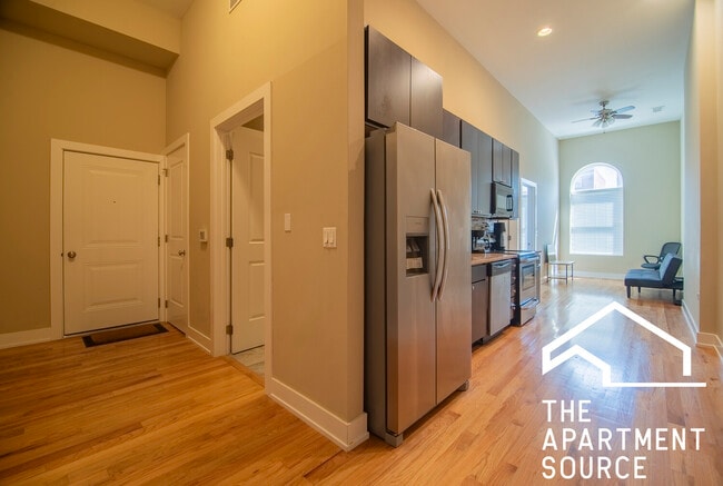 Building Photo - 3138 S Indiana Ave Unit 106