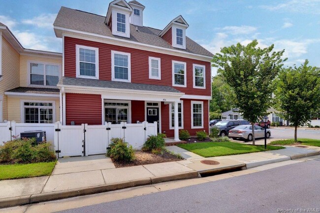 406 Promenade Ln