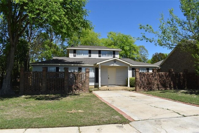 Building Photo - 3001 Sutton Dr