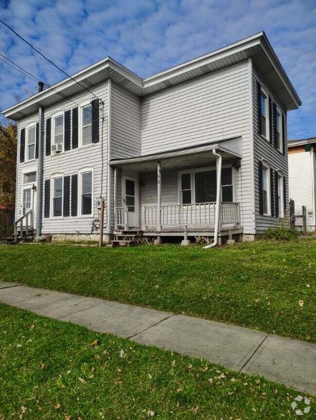 Building Photo - 5 BEDROOM HOUSE