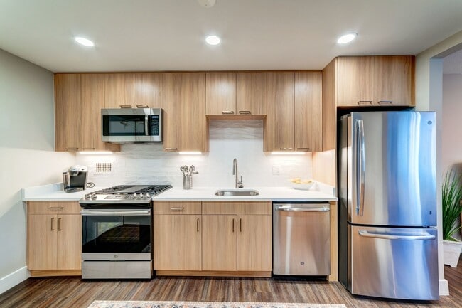 Building Photo - Crystal Square Rental