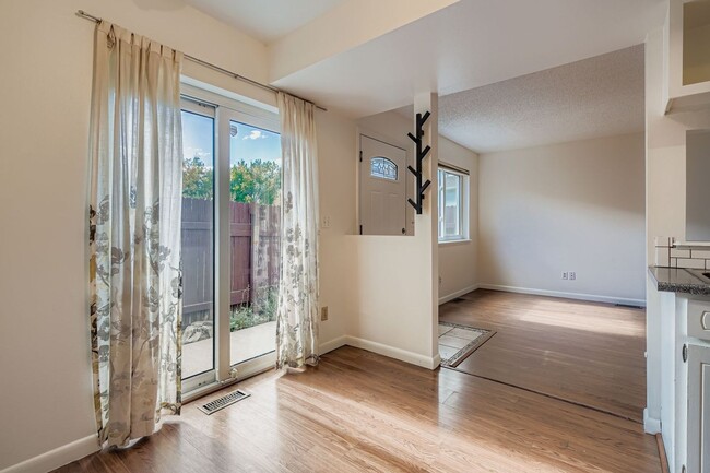 Photo - 3747 Talisman Pl