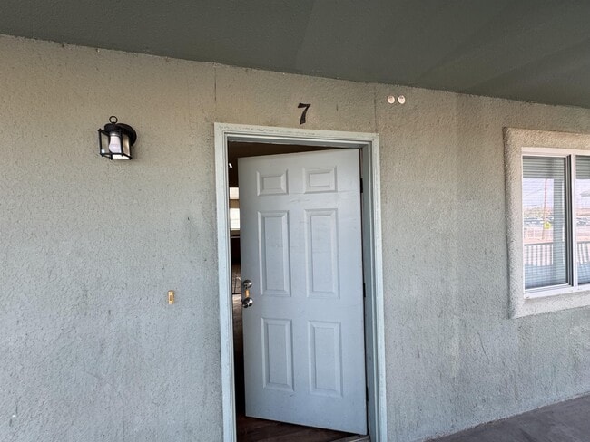 Building Photo - 8715 Independence Dr