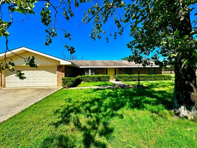 Building Photo - 3/2 In Quiet Neighborhood Rental