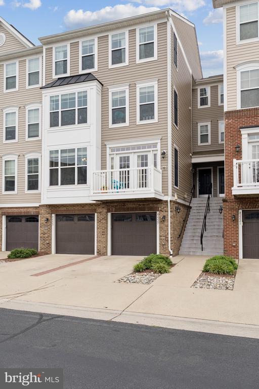 Building Photo - 42227 Canary Grass Square Rental