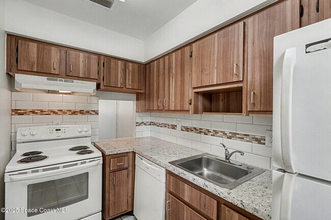 Photo - 204 Seminole Ave W Unit 13