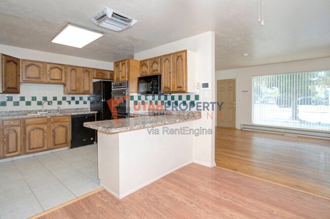 1532 Dupont Ave