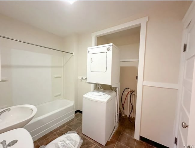 Photo - Beautiful 3 bedroom house! Great location