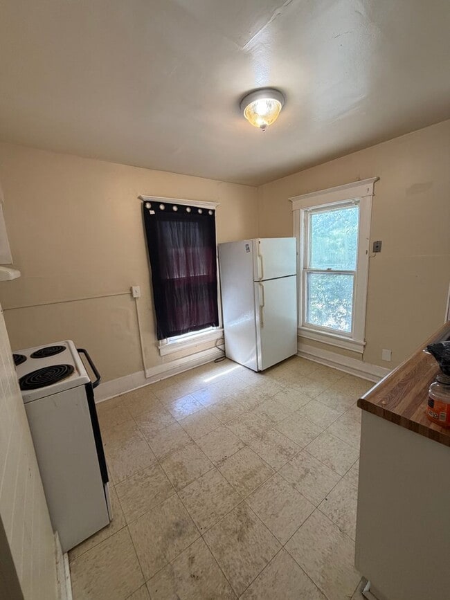 1527 N Main St Unit 2