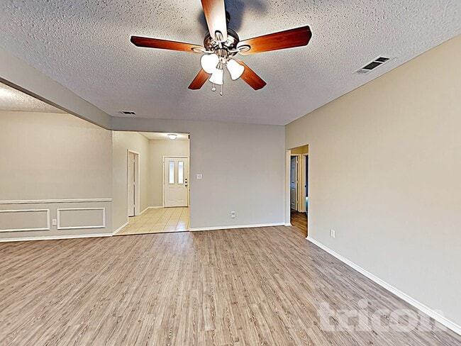 Photo - 206 Briarglen Dr